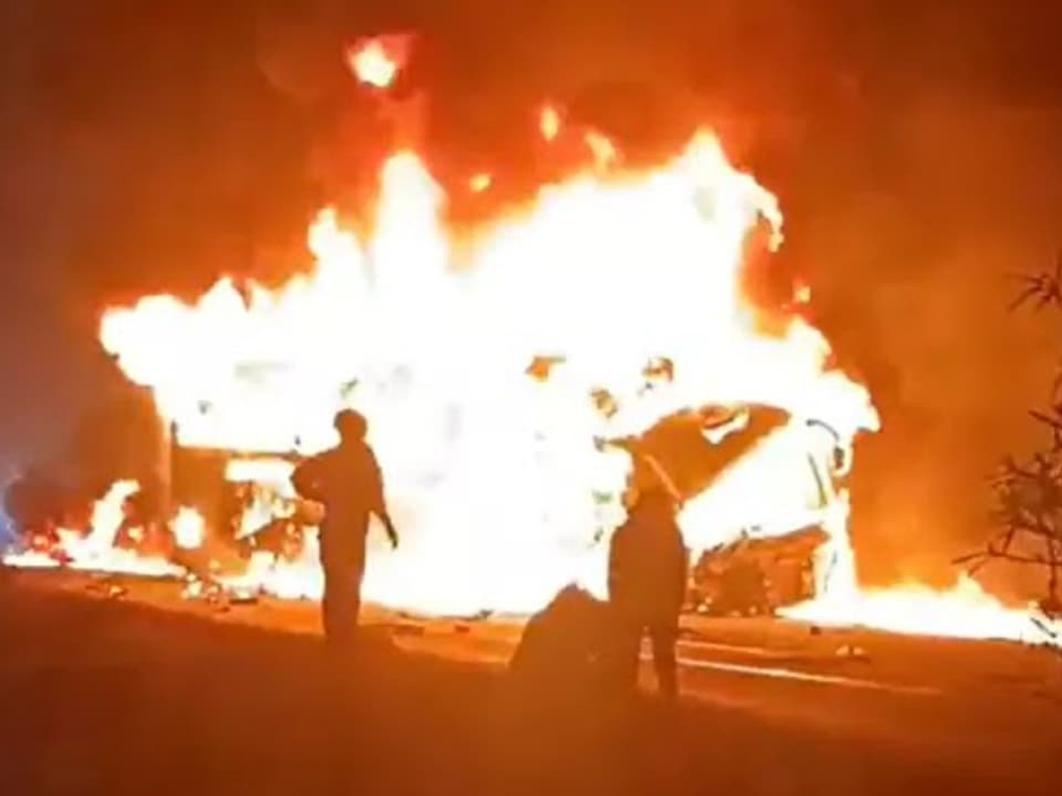 NH-48 Bus Fire in Karnataka: 9 Killed After Lorry Crashes Into Sleeper Coach in Chitradurga | Watcha