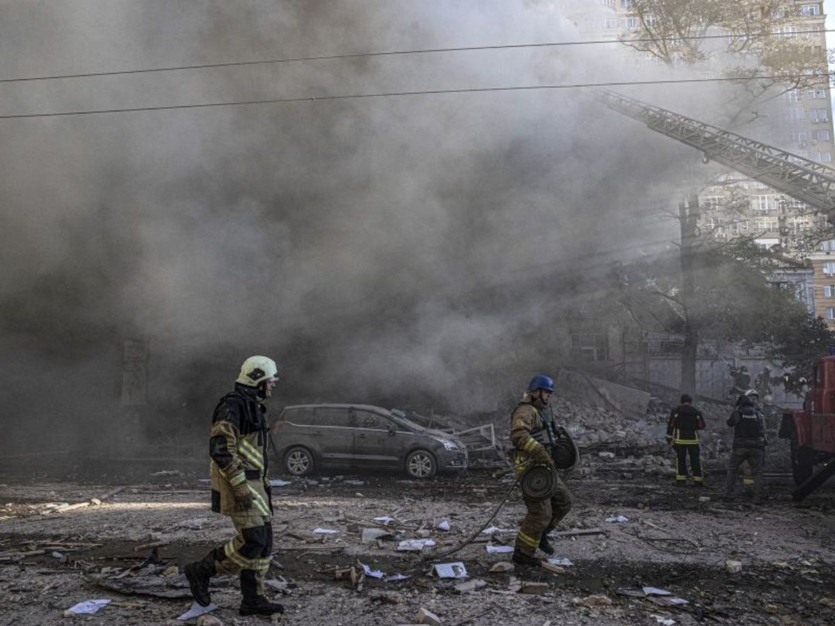 Why Did Russia Bomb Kyiv Just Before Zelenskyy’s Peace Talks With Trump?