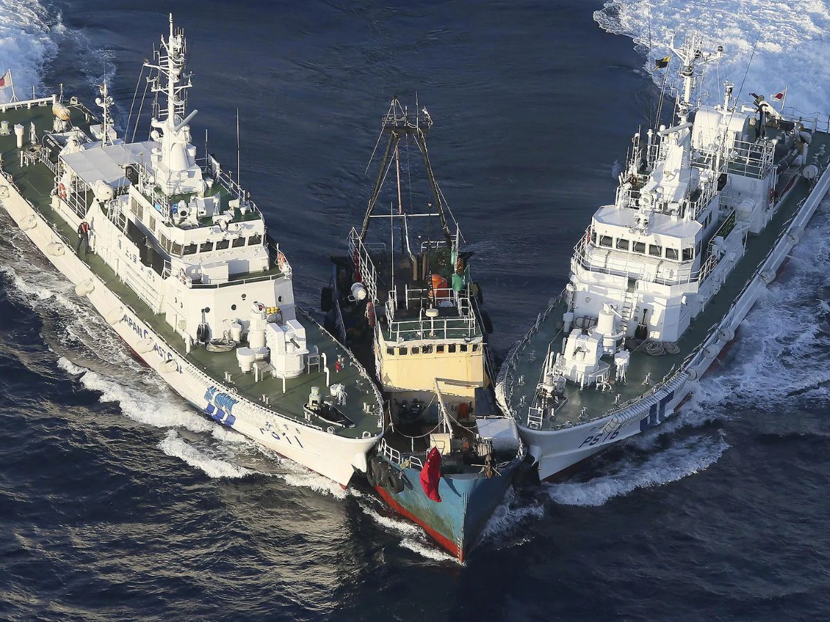 What Led to the Confrontation Between Chinese Vessels & Japanese Fishing Boat?
