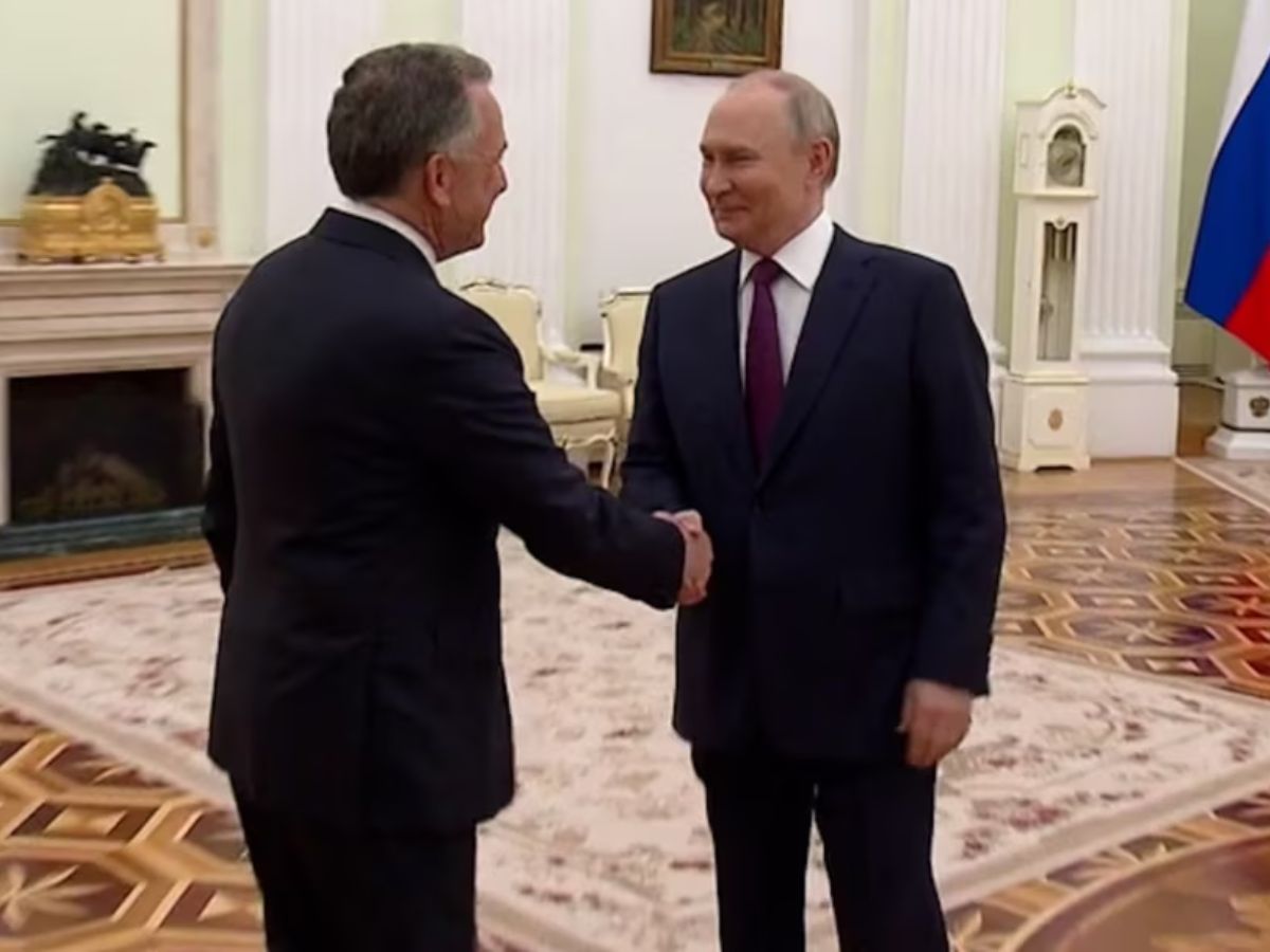 Putin Meets Trump Envoys in Kremlin, Hails Possible ‘Basis’ for Ukraine Peace