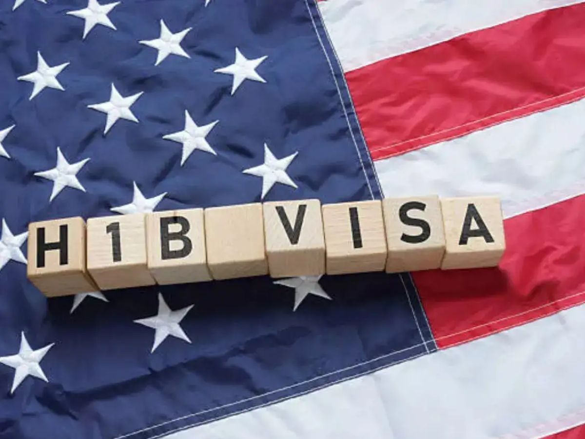 US Work Visa: H-1B Visa Holders on Alert as Google, Apple Flag Year-Long Stamping Delays