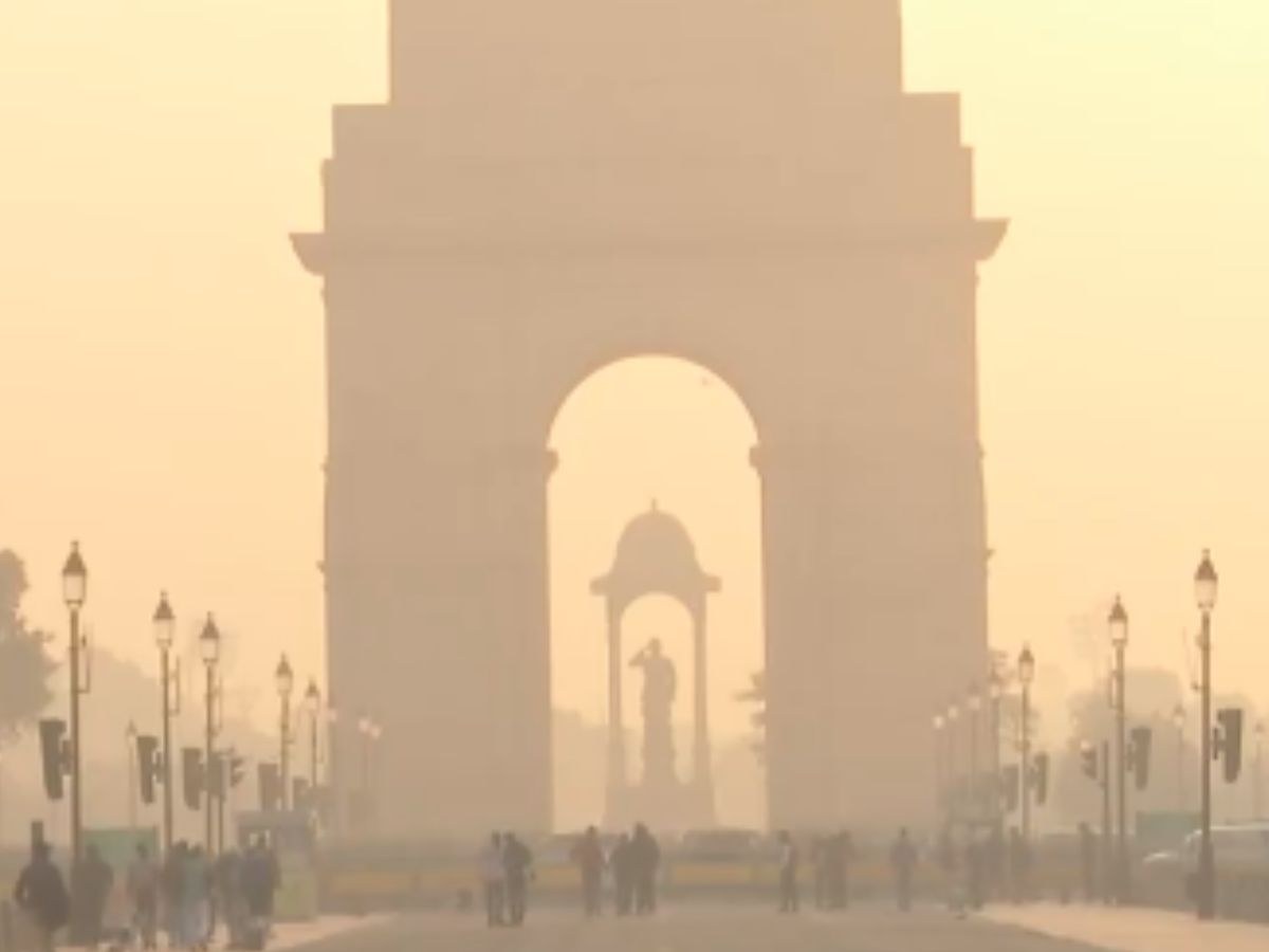 Delhi Air Quality : AQI Near 300, Smog Spreads Across City | Watch