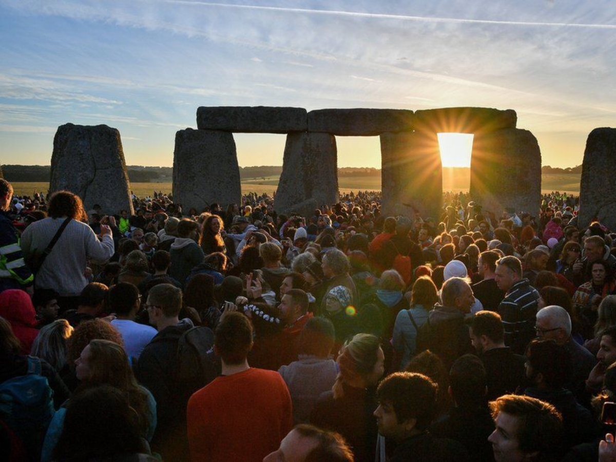 Winter Solstice 2025: Drums, Dance & Rituals as Thousands Gather at Stonehenge | Photos