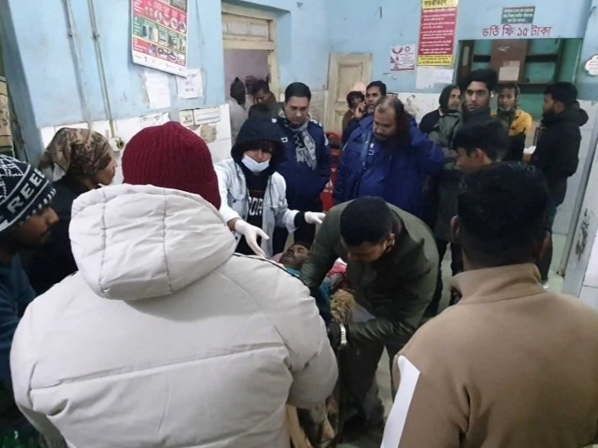 Hindu Man Attacked in Bangladesh: Businessman Stabbed & Set on Fire, Escapes by Jumping Into Pond