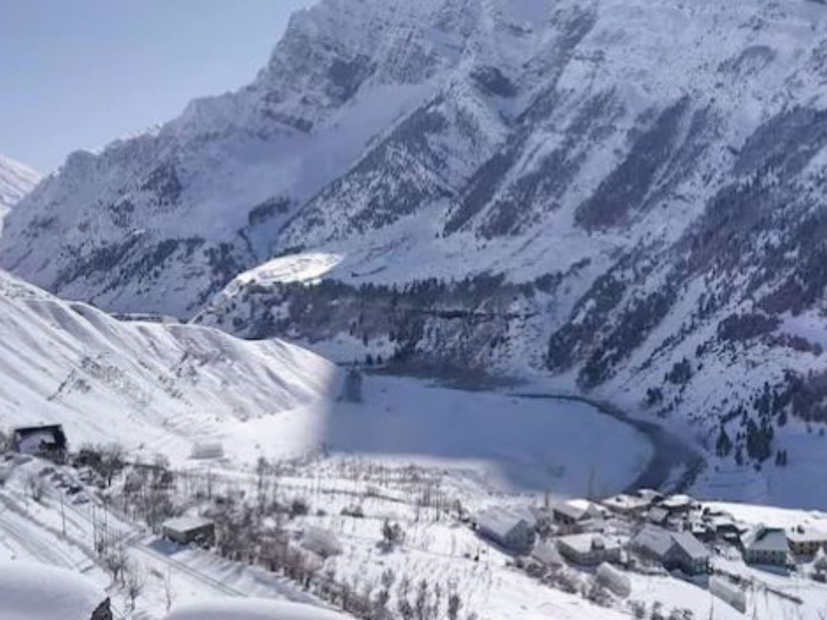 Cold wave in North India: Sonamarg freezes at minus 8.9 degrees, snowfall in Himachal