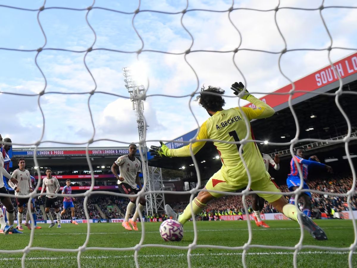 Premier League Race: Liverpool Concede Late Again in Draw, Man Utd Held as Man City Slip Up Against Chelsea