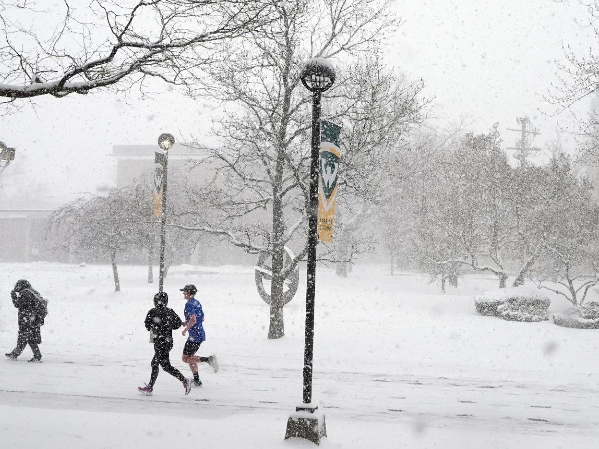 UK Hit by Severe Winter Storm, Rail, Roads and Power Supply at Risk