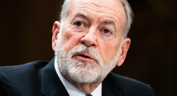 Huckabee slams Carlson over conspiracy claims, sparks backlash