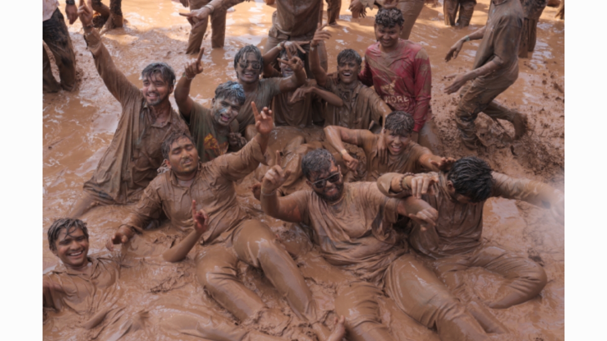 ‘Mudfest’ Celebrated with Great Enthusiasm in Surat on Dhuleti by Triom Club-PNN