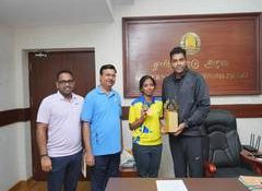 Tamil Nadu Sports Minister gives Rs 10 lakh aid to chess GM R Vaishali