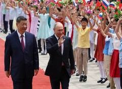 Xi enjoys tête-à-tête with Putin