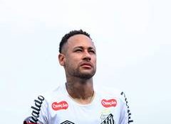 Neymar undergoes medical tests, misses Brazil's first FIFA World Cup training session