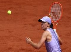 French Open: Kostyuk stuns 4-time champion Swiatek to reach QFs