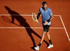 Berrettini cruises past Cerundolo into French Open final eight