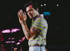 Harry Styles collapses on stage after choking on water