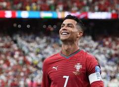 "Ends up conditioning Portugal… everything goes into a funnel": Diego Forlan slams Cristiano Ronaldo's static World Cup playstyle