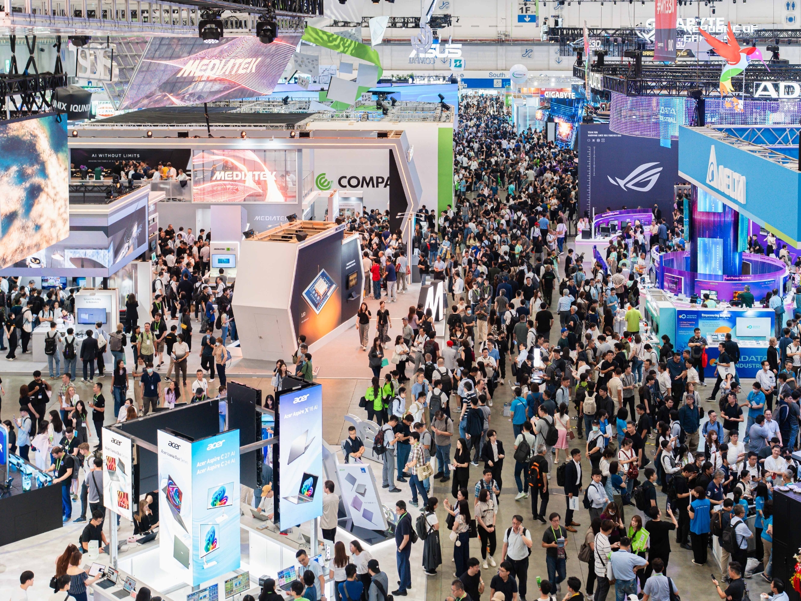 COMPUTEX 2026 attracted strong participation from global technology professionals, highlighting Taiwan’s key role in the global AI industry chain. COMPUTEX 2026 attracted strong participation from global technology professionals, highlighting Taiwan’s key role in the global AI industry chain.
