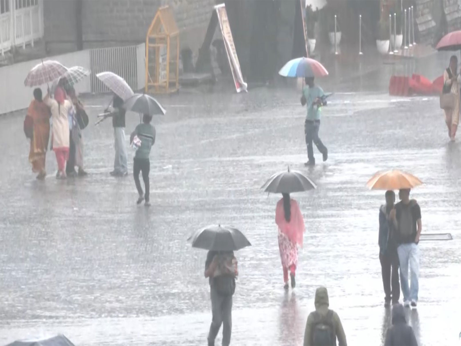 Rains lashes Shimla (Photo/ANI)