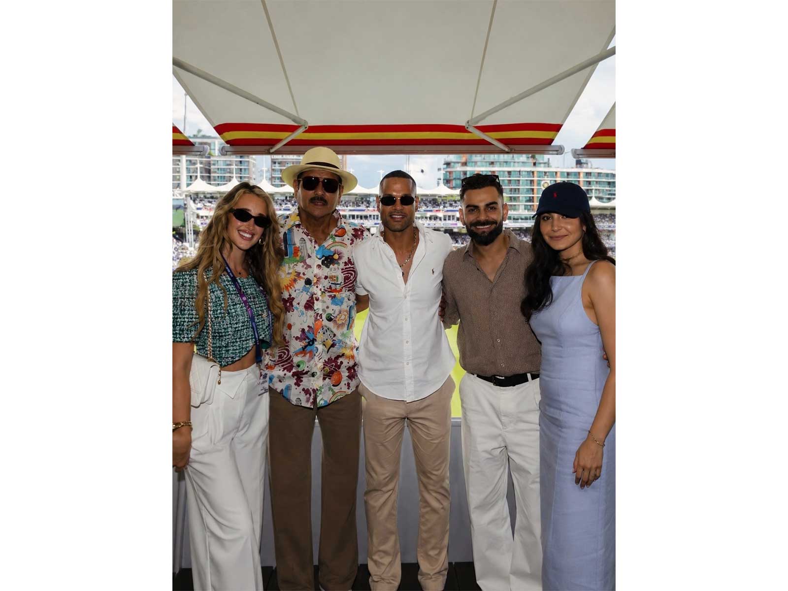 Sophie Dhawan, Ravi Shastri, Shikhar Dhawan, Virat Kohli, Anushka Sharma (Photo/Instagram/@sophiedhawan93)