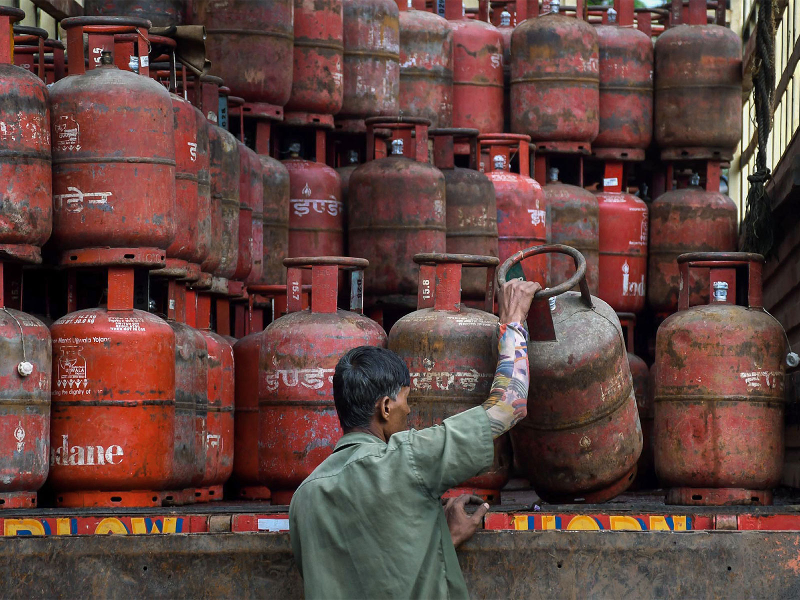 LPG price hike triggers Opposition attack