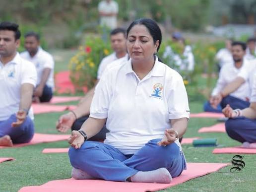 Delhi leaders mark Yoga Day celebrations