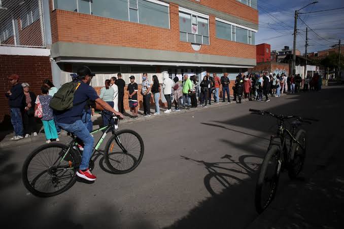 Colombia votes in pivotal presidential runoff