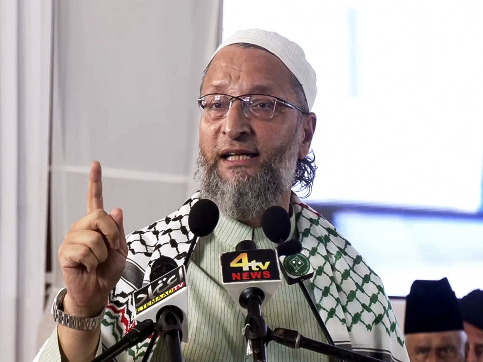 Owaisi takes a dig at opp over Sena UBT, TMC defections