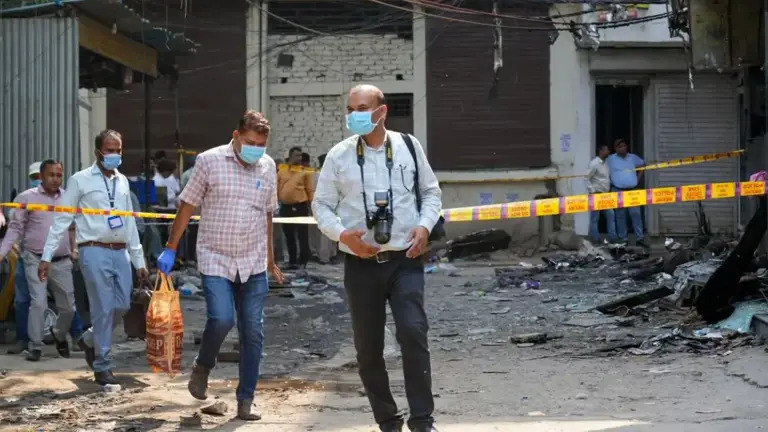 Malviya Nagar fire: Arrested cook brought to incident site