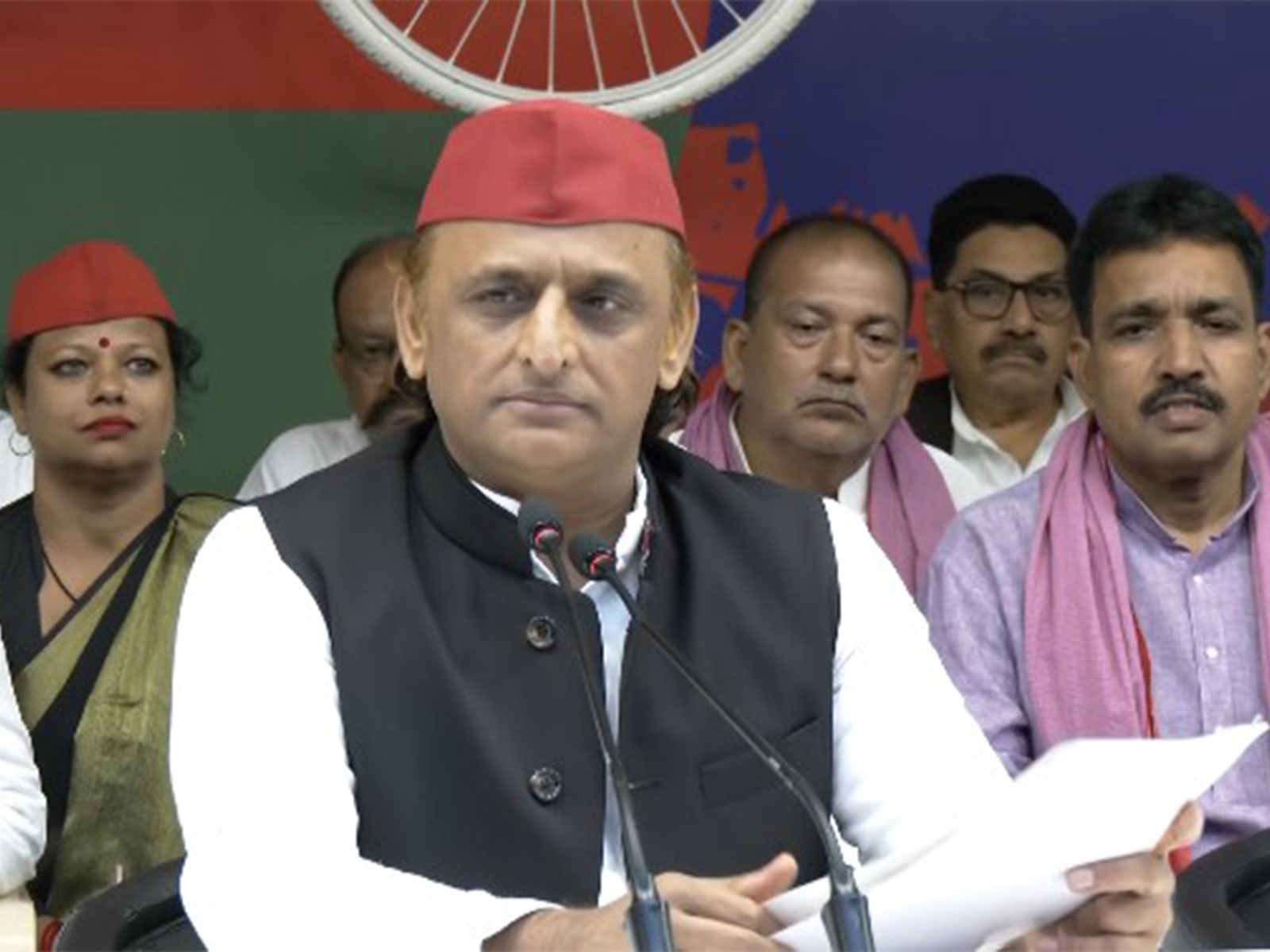"Dana aur gana kab tak chalega yeh afsana": SP Chief Akhilesh Yadav takes swipe at OP Rajbhar's claims