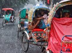 Heavy rain disrupts flights, trains in Southern Bangladesh