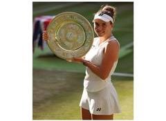 Linda Noskova wins first Grand Slam, lifts Wimbledon women's singles title