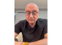 "Main aapke saath hoon, aaj bhi, kal bhi": Anupam Kher shows his support for students amid NEET protests