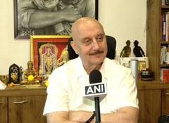 Anupam Kher expresses gratitude after being felicitated with special award at National Indian Film Festival of Australia