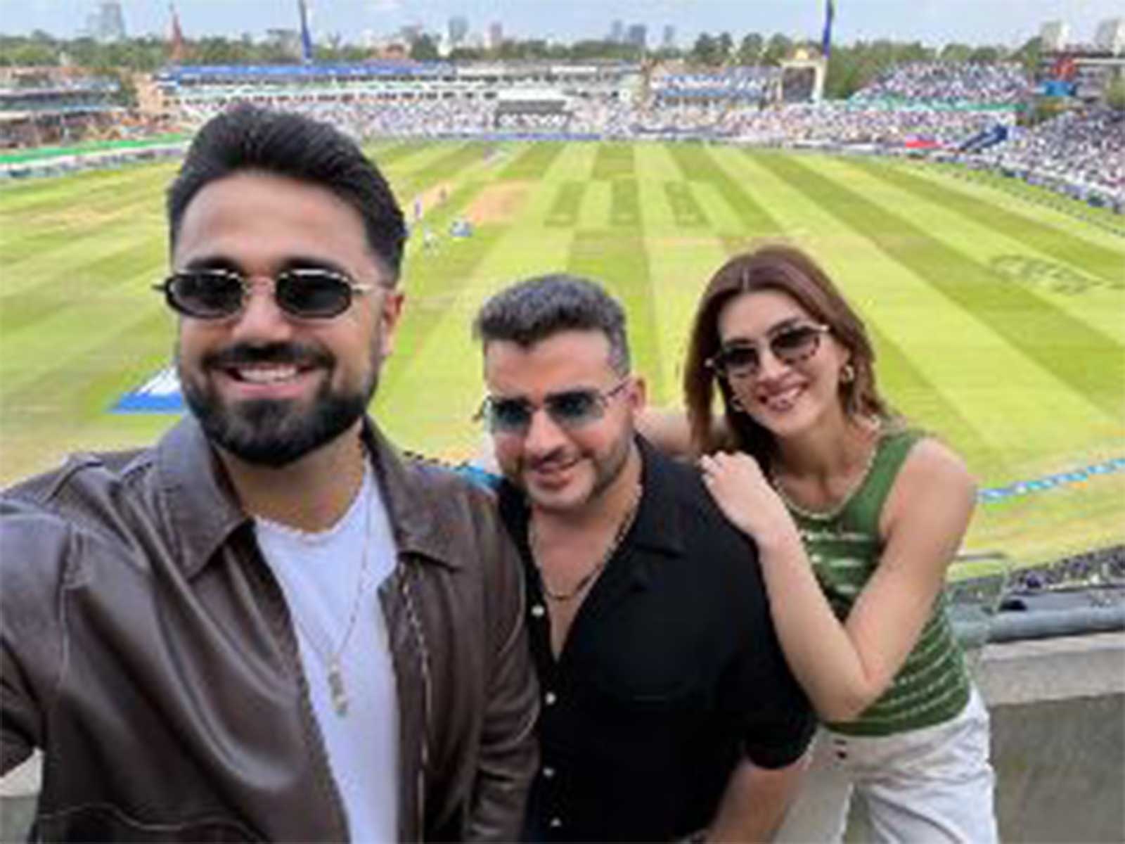 Kabir Bahia, James Reed and Kriti Sanon (Photo/Instagram@Kriti Sanon) Kabir Bahia, James Reed and Kriti Sanon (Photo/Instagram@Kriti Sanon)