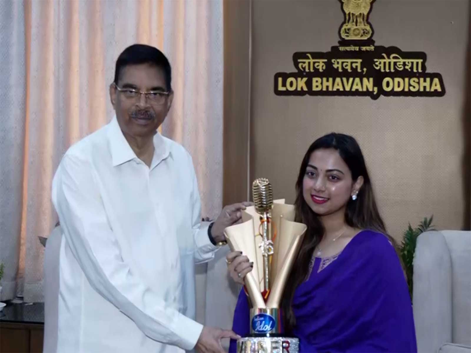 Odisha Governor Hari Babu Kambhampati felicitates Indian Idol 16 winner Jyotirmayee Nayak (Photo/ANI)