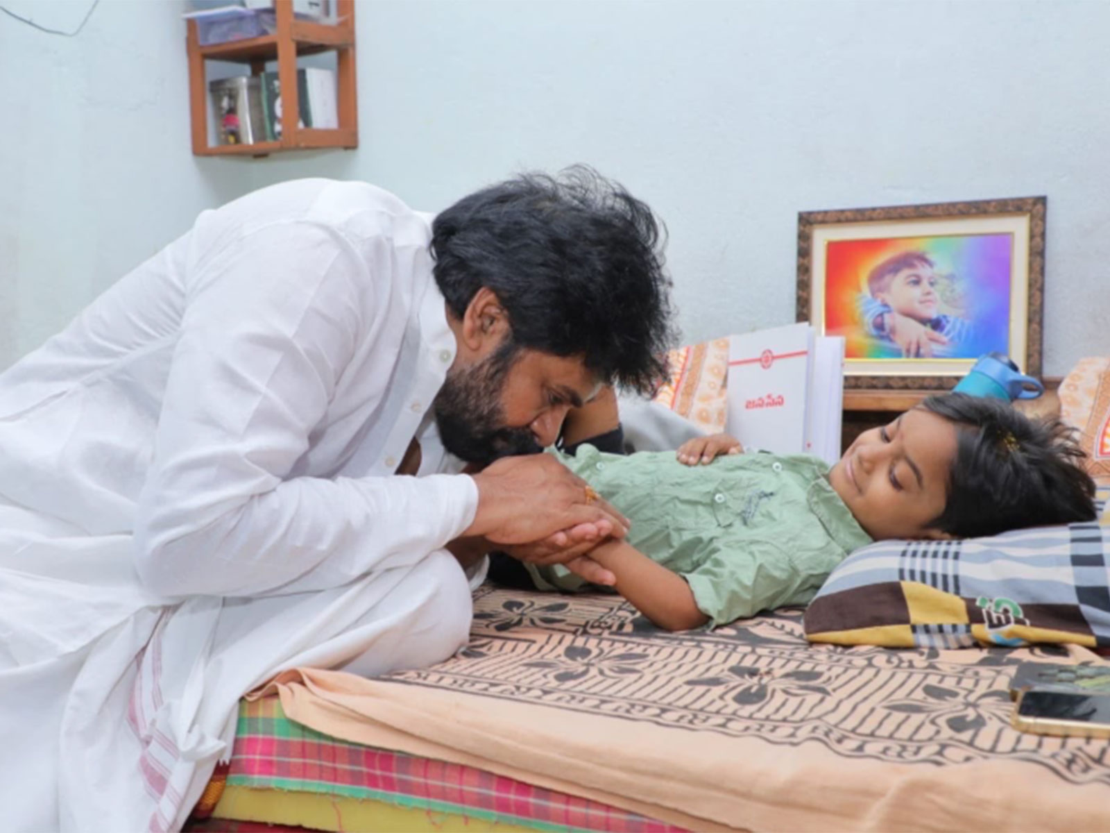 Pawan Kalyan with his young fan Niranjan (Photo/X@PawanKalyan) Pawan Kalyan with his young fan Niranjan (Photo/X@PawanKalyan)
