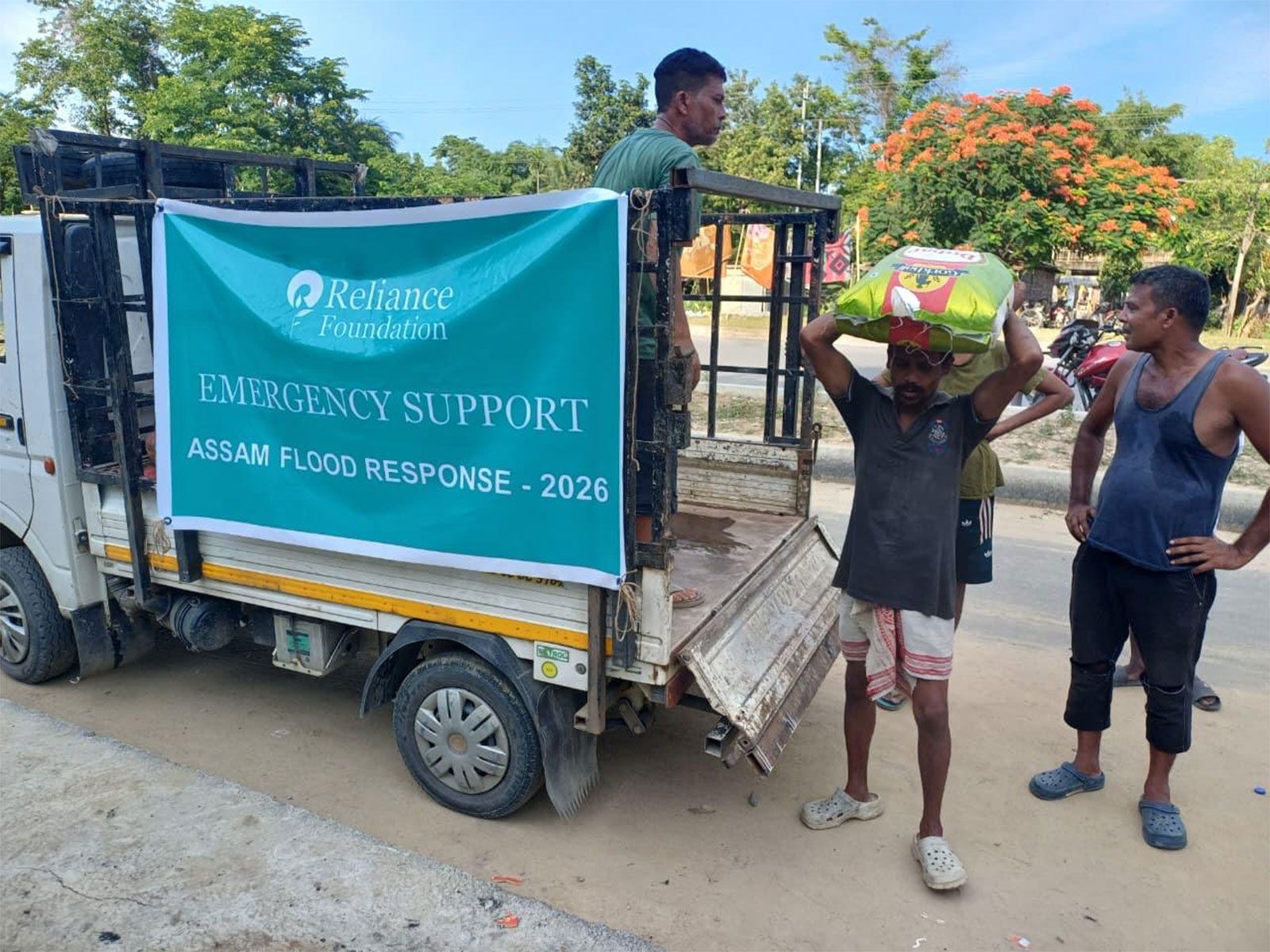 Reliance Foundation relief efforts to flood hit upper Assam (Photo/RelianceFoundation)