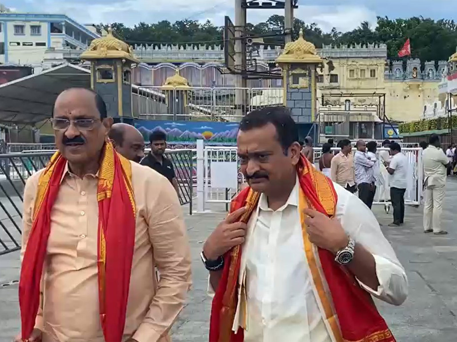 MLA Kamineni Srinivas, Telugu actor and producer Bandla Ganesh (Photo/ANI) MLA Kamineni Srinivas, Telugu actor and producer Bandla Ganesh (Photo/ANI)