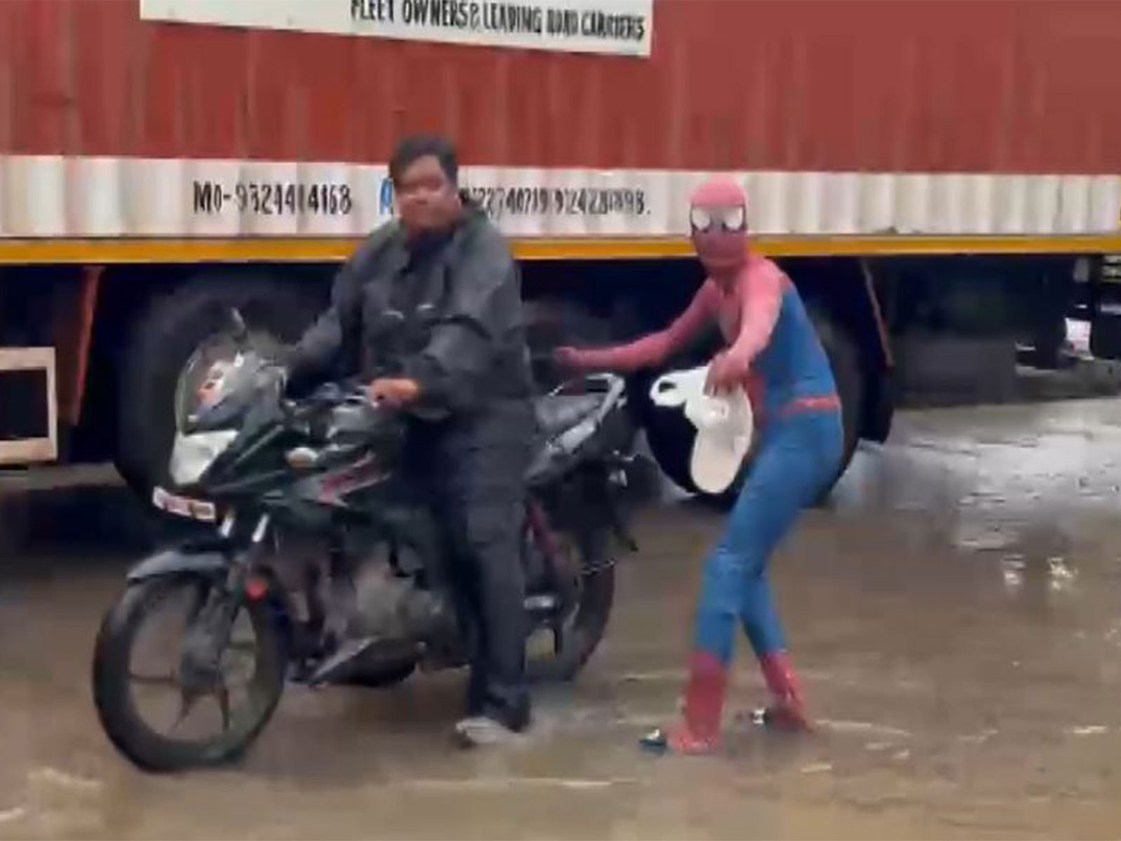 Youth dressed as 'Spider-man' in Bhiwandi (Photo/ANI) Youth dressed as 'Spider-man' in Bhiwandi (Photo/ANI)