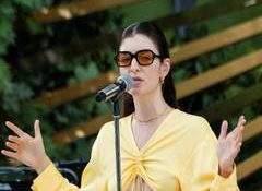 Lorde pauses 'Lollapalooza' performance midway after fans pass out due to intense heat