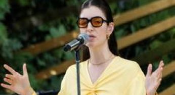 Lorde pauses 'Lollapalooza' performance midway after fans pass out due to intense heat