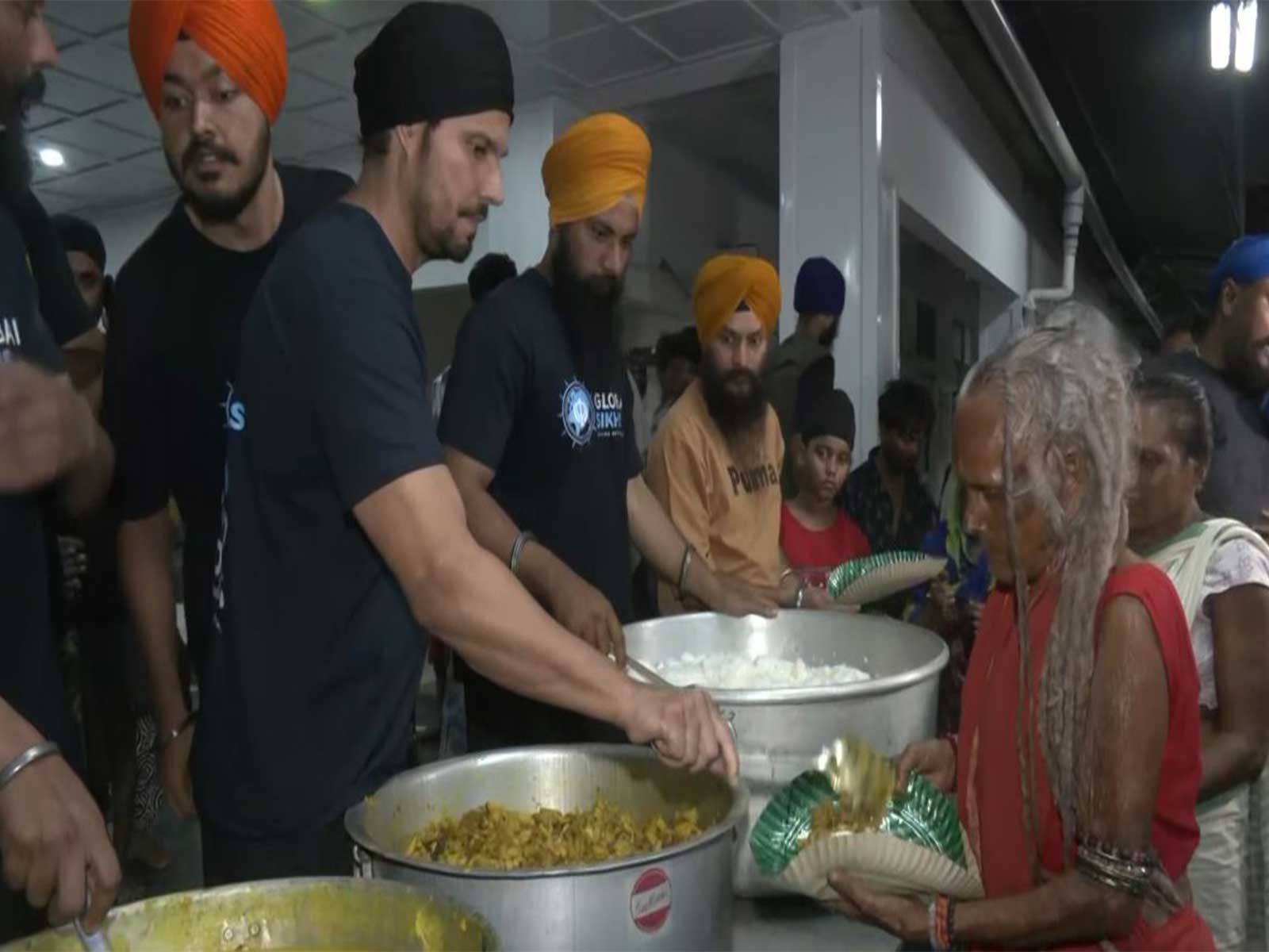 Randeep Hooda serves Langar at Sivasagar railway station in Assam (Photo/ANI) Randeep Hooda serves Langar at Sivasagar railway station in Assam (Photo/ANI)