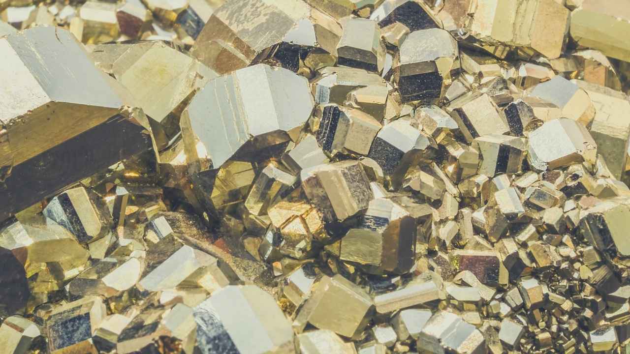 9 Pyrite Metaphysical Healing Properties + Guide To Using Pyrite