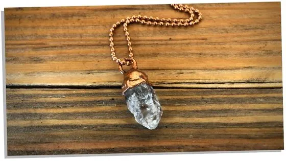 Using Tibetan Quartz as a necklace with pendant